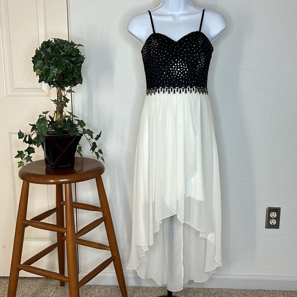 City Triangles Homecoming Prom Dress | Blk/Wht | Size 5 - Picture 2 of 14